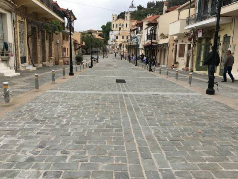 Υποσχέσεις Μενδώνη για οθωμανικά λουτρά στην Ανω Πόλη Κυπαρισσίας