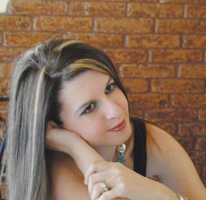 Η Πασχαλία Τραυλού στην "Ε":"Ο χρόνος του έρωτα δεν μετριέται με τα συμβατικά ρολόγια"