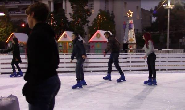 Πόλος έλξης το παγοδρόμιο στη Μεσσήνη (βιντεο-φωτογραφίες)