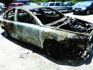 Καμένο σε νταμάρι κλεμμένο αυτοκίνητο