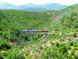 Με διήμερη διανυκτέρευση στην Καλαμάτα: Τετραήμερη πασχαλινή εκδρομή με τρένο
