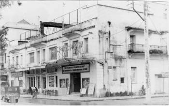Το &quot;Τριανόν&quot; στην πλατεία
