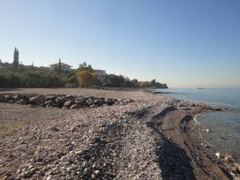 Νέα… παραλία στη Μικρή Μαντίνεια