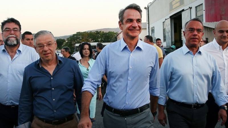 Επίσκεψη Μητσοτάκη στο αμαξοστάσιο της ΟΣΥ: 900 νέα λεωφορεία μέχρι το τέλος του 2025 (βίντεο)