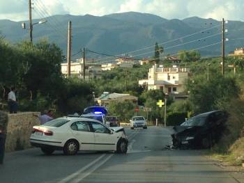 Σοβαρό τροχαίο στην Αγία Σιών στη Βέργα (βίντεο)