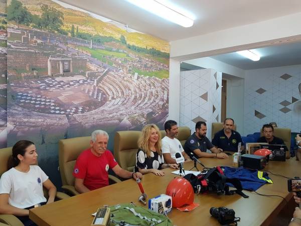 Παρέδωσαν εξοπλισμό σε εθελοντικές ομάδες