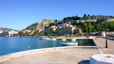 Αλιείς απέκλεισαν το λιμάνι του Ναυπλίου