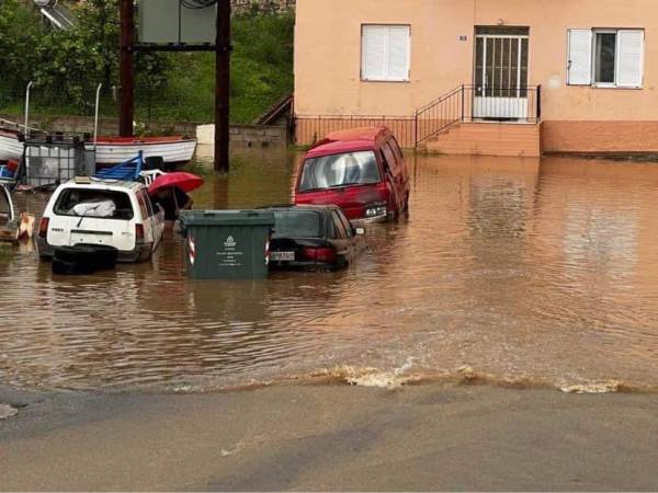 Προβλήματα από έντονη νεροποντή στην Πύλο (Φωτογραφίες)