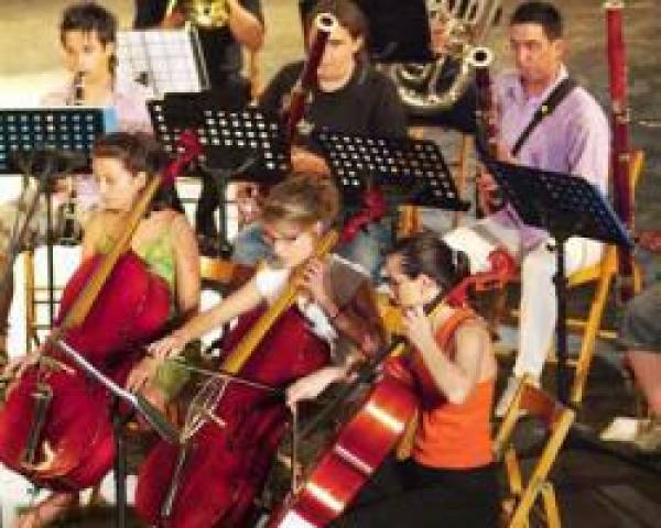 Καθηγητές προσλαμβάνει η "Φαρις"