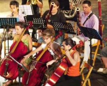 Καθηγητές προσλαμβάνει η "Φαρις"