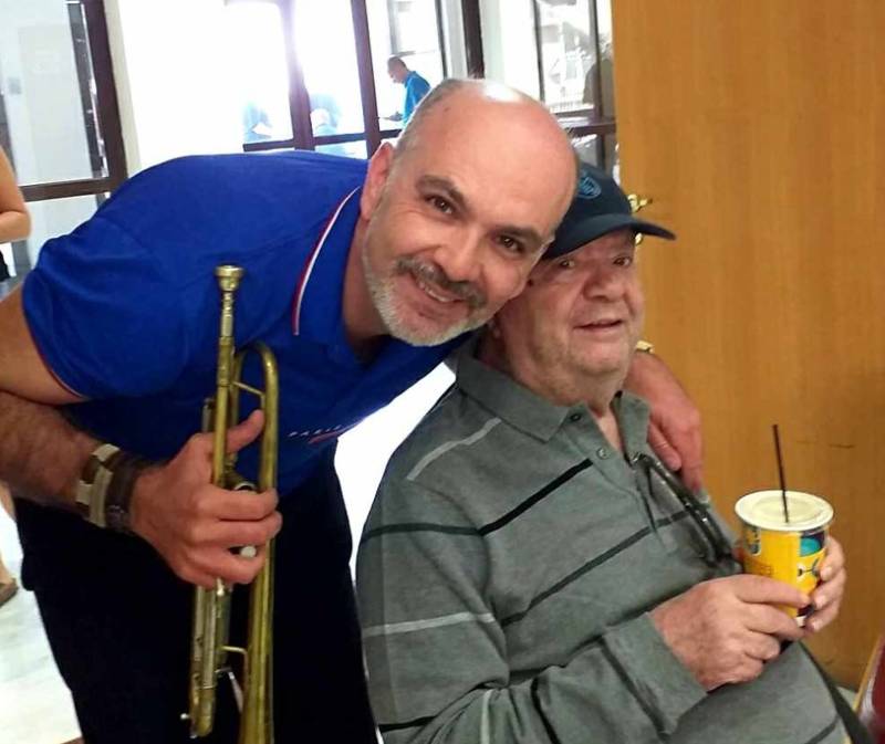 Ο Τάσος Δράμπαλης στη βραδιά-αφιέρωμα στο έργο του Γιώργου Κατσαρού