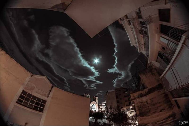 Καλαμάτα: Υπέροχες λήψεις από τη χθεσινή, ροζ υπερπανσέληνο (Φωτογραφίες)