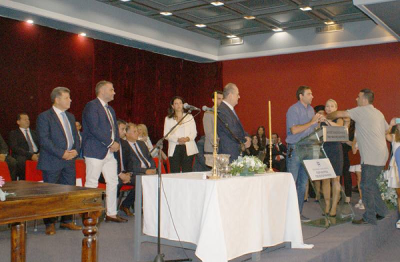 Πελοπόννησος: Αποδοκιμάστηκε ο Κάτσαρης που διάβασε δικό του όρκο