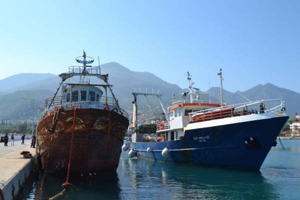 Απομακρύνθηκε το σαπιοκάραβο από το λιμάνι της Κυπαρισσίας
