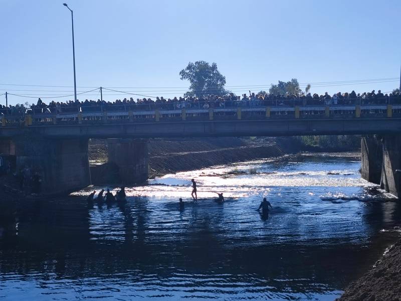 Θεοφάνια στη Μεσσήνη: Στον ποταμό Πάμισο η κατάδυση του Τιμίου Σταυρού (φωτογραφίες)