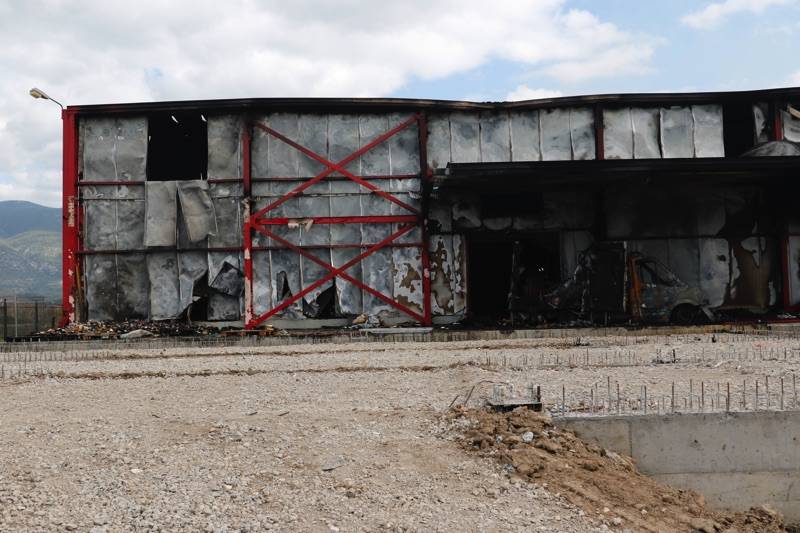 BΙΠΕ Καλαμάτας: Το φως της ημέρας αποκάλυψε το μέγεθος της καταστροφής (βίντεο-φωτογραφίες)