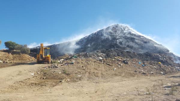 12.000 ευρώ για κατάσβεση της φωτιάς στη χωματερή στο Μελιγαλά