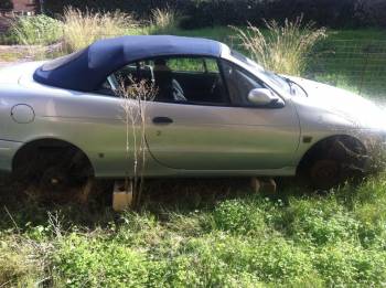 Αφαίρεσαν 3 ρόδες από αυτοκίνητο στη Λακωνικής (φωτογραφίες)