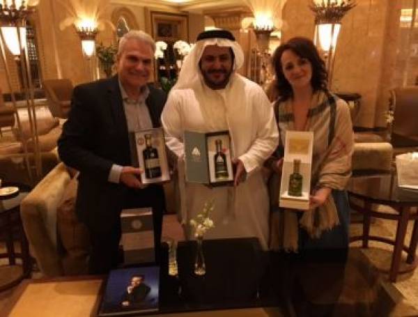 Ελληνικό ελαιόλαδο με... φύλλα χρυσού στη χώρα του "μαύρου χρυσού"