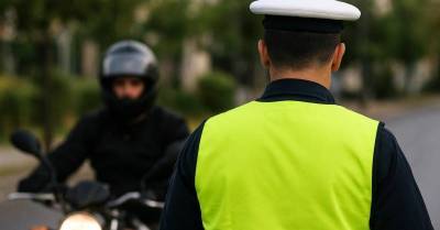19 κλήσεις σε οδηγούς δικύκλων στη Μεσσηνία για κράνος