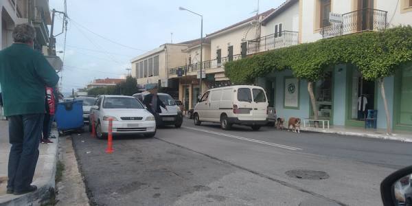 Μεγάλο μποτιλιάρισμα στο κέντρο της Κυπαρισσίας