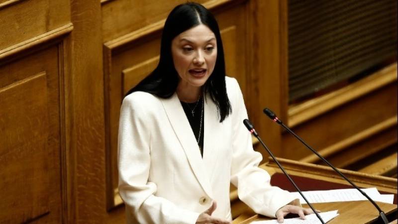 Υποψήφια για την ηγεσία του ΠΑΣΟΚ η Νάντια Γιαννακοπούλου (βίντεο)