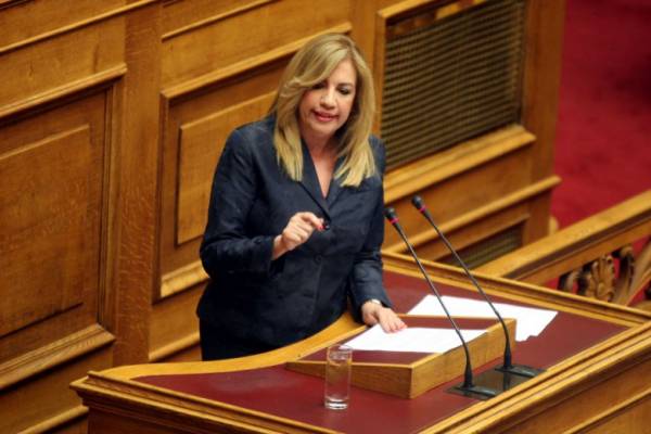 Γεννηματά:&quot;Έρμαιο του Βαρουφάκη και της δραχμολαγνείας ο Τσίπρας&quot;