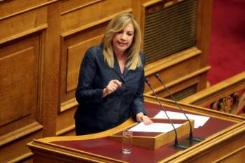 Γεννηματά:"Έρμαιο του Βαρουφάκη και της δραχμολαγνείας ο Τσίπρας"