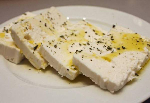 Ευθύνες για τη φέτα και την ελιά Καλαμάτας ζητούν βουλευτές της Ν.Δ.