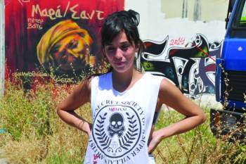 Η Αργεντινή Fio Silva στην "Ε": «Μια παρέμβαση στο δρόμο αλλάζει τη ζωή των ανθρώπων»