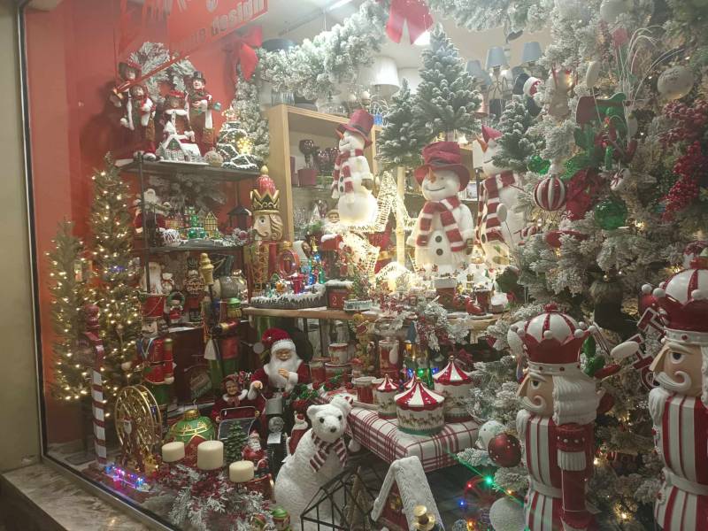 Καλαμάτα: Μειωμένη η αγοραστική κίνηση στα εορταστικά είδη - Σταθερές οι τιμές σε σχέση με πέρυσι