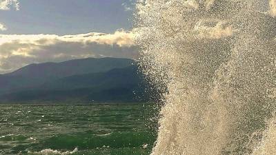 Έκλεισαν δεκάδες λιμάνια στο Περού εξαιτίας ασυνήθιστα ψηλών κυμάτων