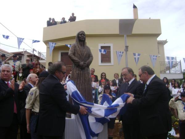 Ελένη Ι. Ιωαννίδου: Το μεγαλείο ψυχής της Ελληνίδας μάνας