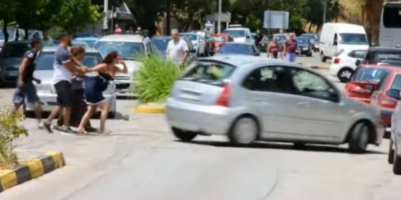 Απίστευτο ξύλο στο Ναύπλιο - Αιματηρά επεισόδια μεταξύ Ρομά (Βίντεο)