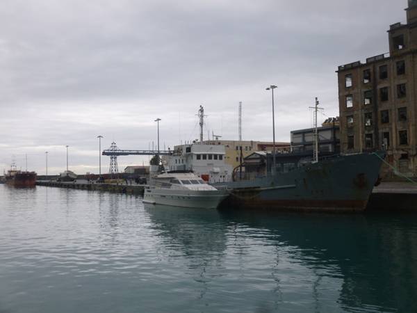 Παραμένουν στο λιμάνι