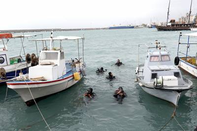 Καθάρισαν τον βυθό του λιμανιού της Καλαμάτας (βίντεο)